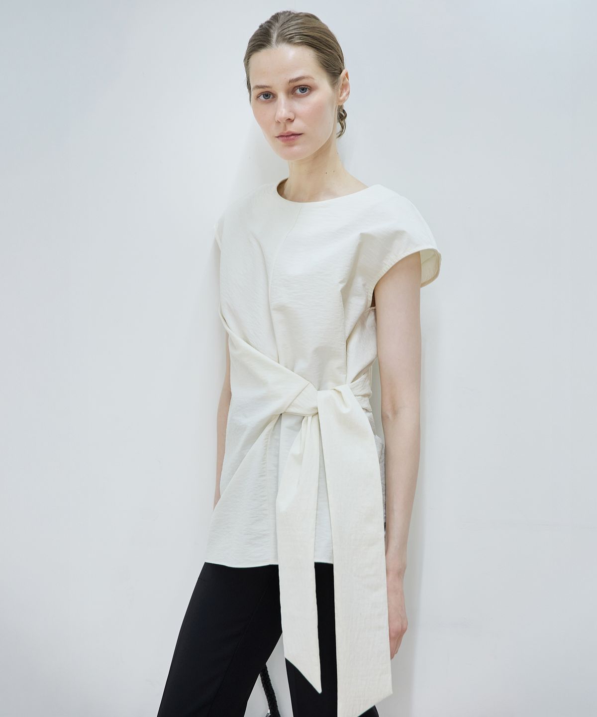 누토프(NUTOFFE) Vine Blouse_Light Beige
