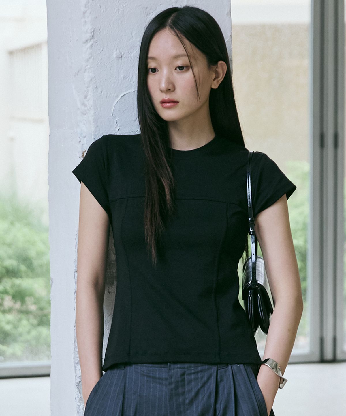 베르드누아(BER DE NOIR) 후크 슬릿 티셔츠(블랙)