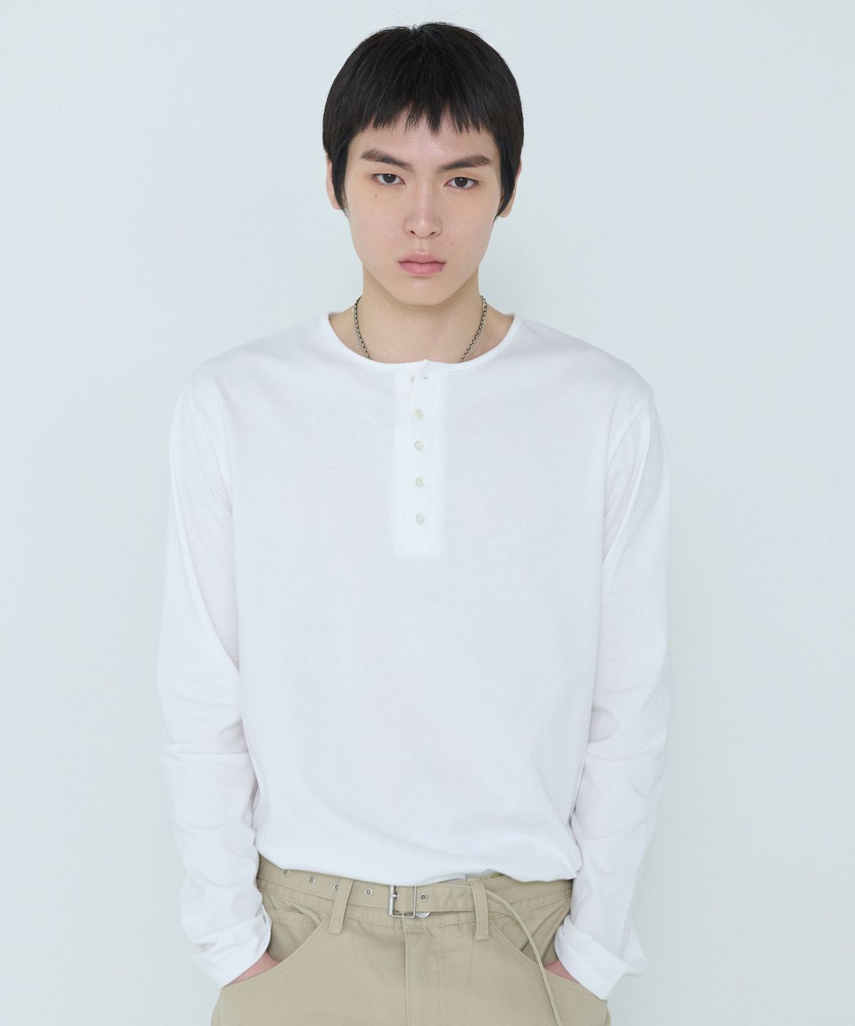 더씽인데어데어(THE THING IN THEIR THERE) Henley Long Sleeve T-Shirt O/White
