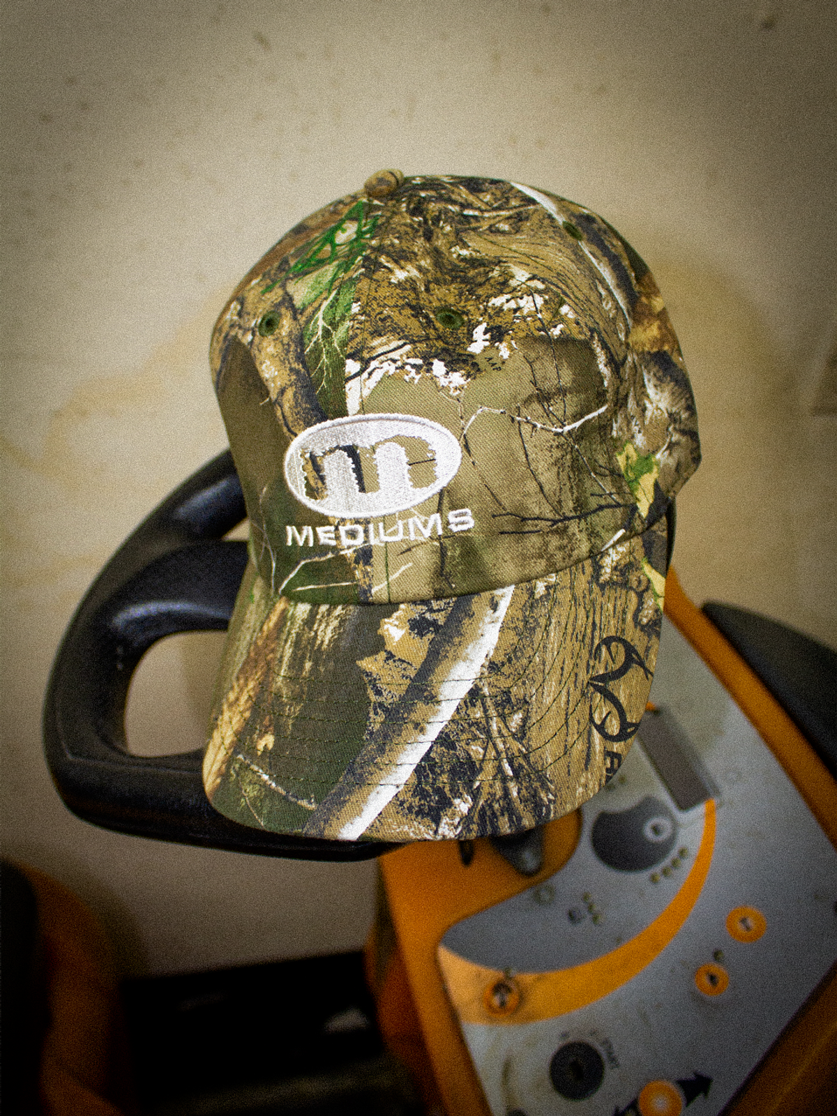 미디엄스(MEDIUMS) Tour Logo Cap - Real Tree Camo (투어 로고 캡 - 리얼트리 카모)