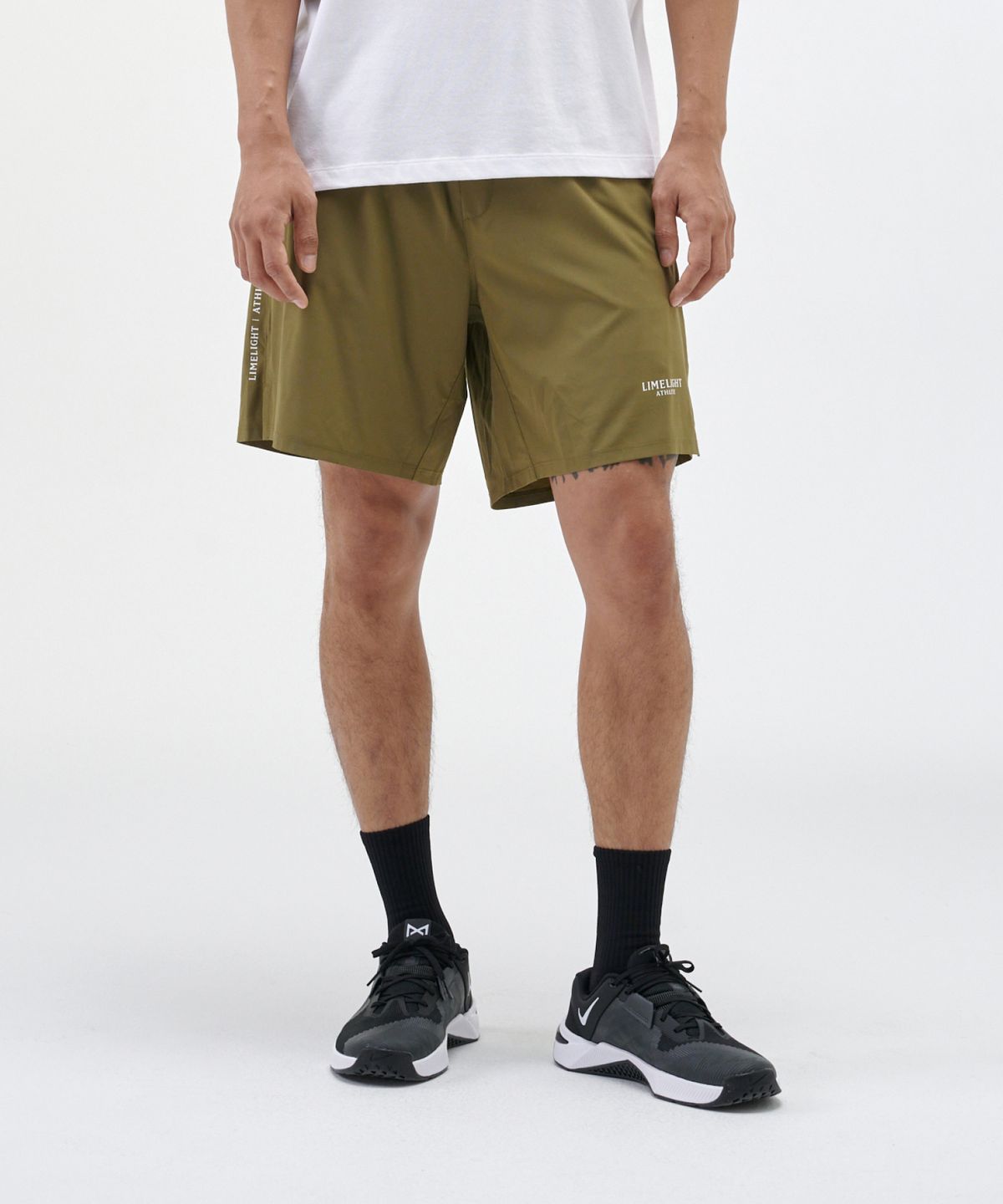 라임라잇 어패럴(LIMELIGHT APPAREL) 애슬릿 스몰 로고 라이너 쇼츠 (카키/화이트)