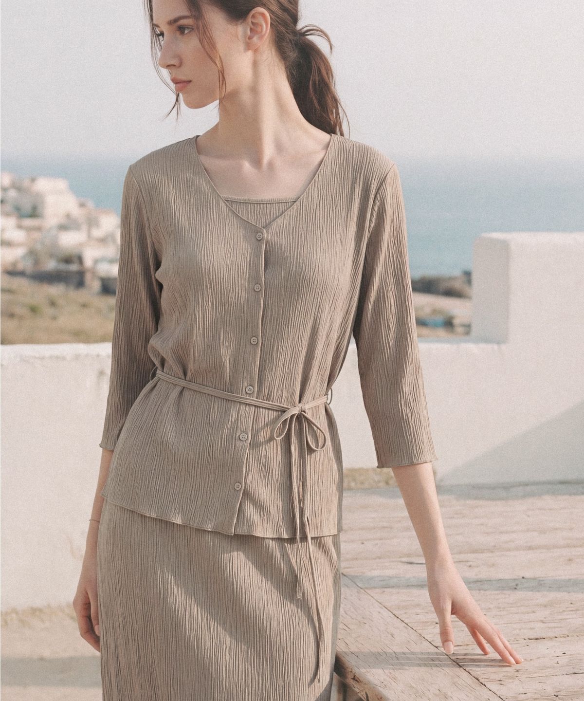 폴뉴아(FOLNUA) GRACENE PLEATS CARDIGAN SET (TAUPE)