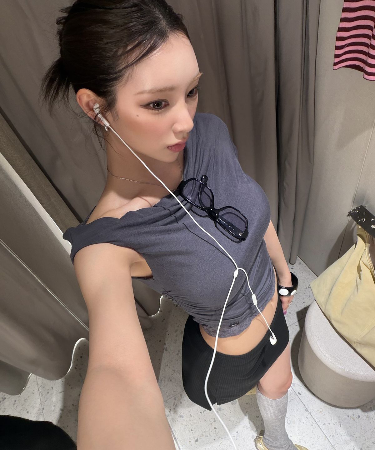 그로우하이드(GROWHIDE) 알로드 레이스 레이어드 셔링 티셔츠_챠콜