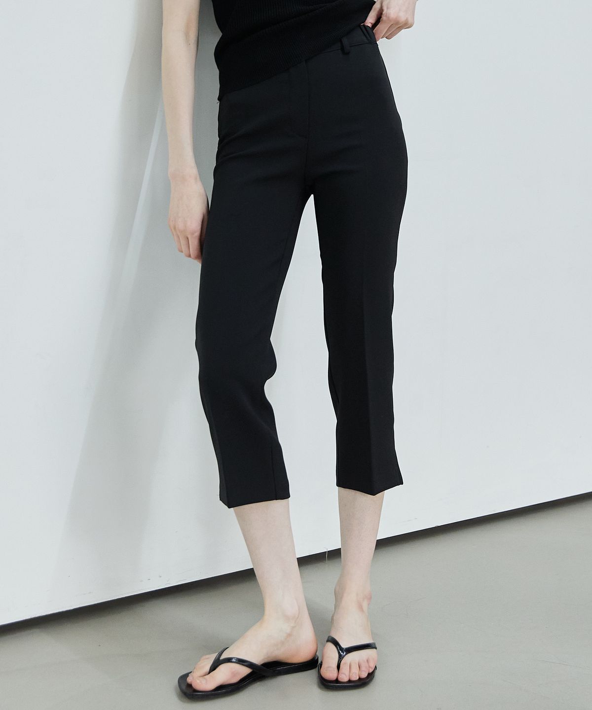 누토프(NUTOFFE) Capri Pants_Black