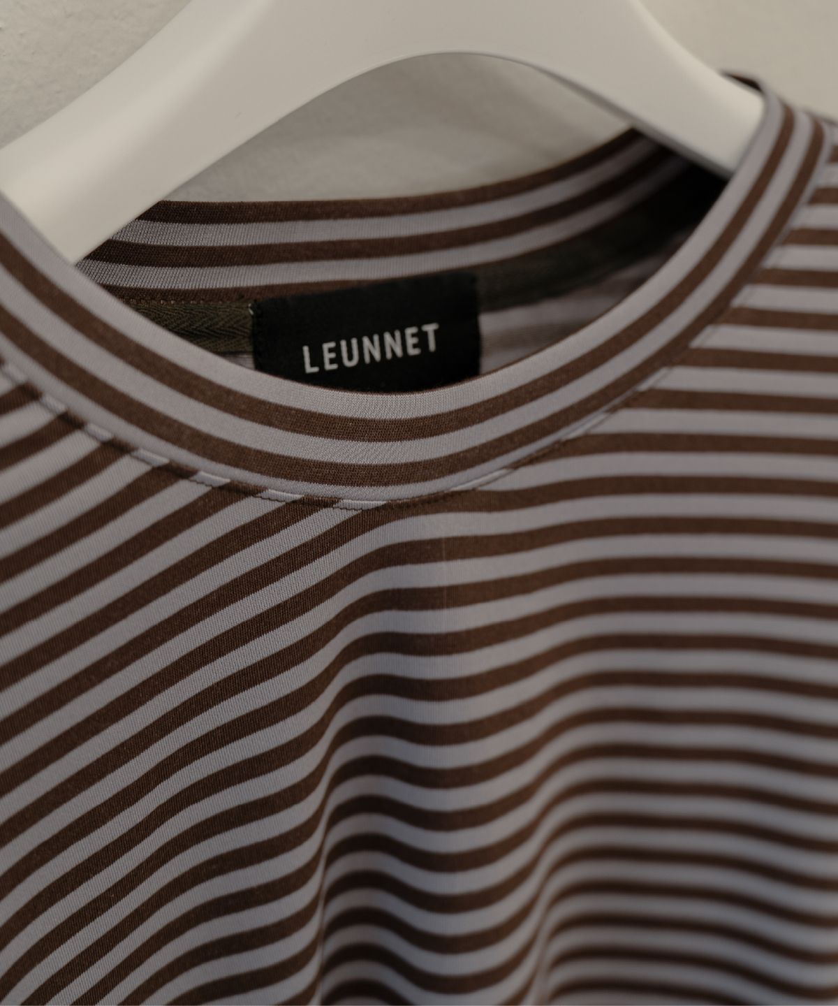 른넷(LEUNNET) 마틴 스트라이프 티 (Matin Stripe T) / Charcoal