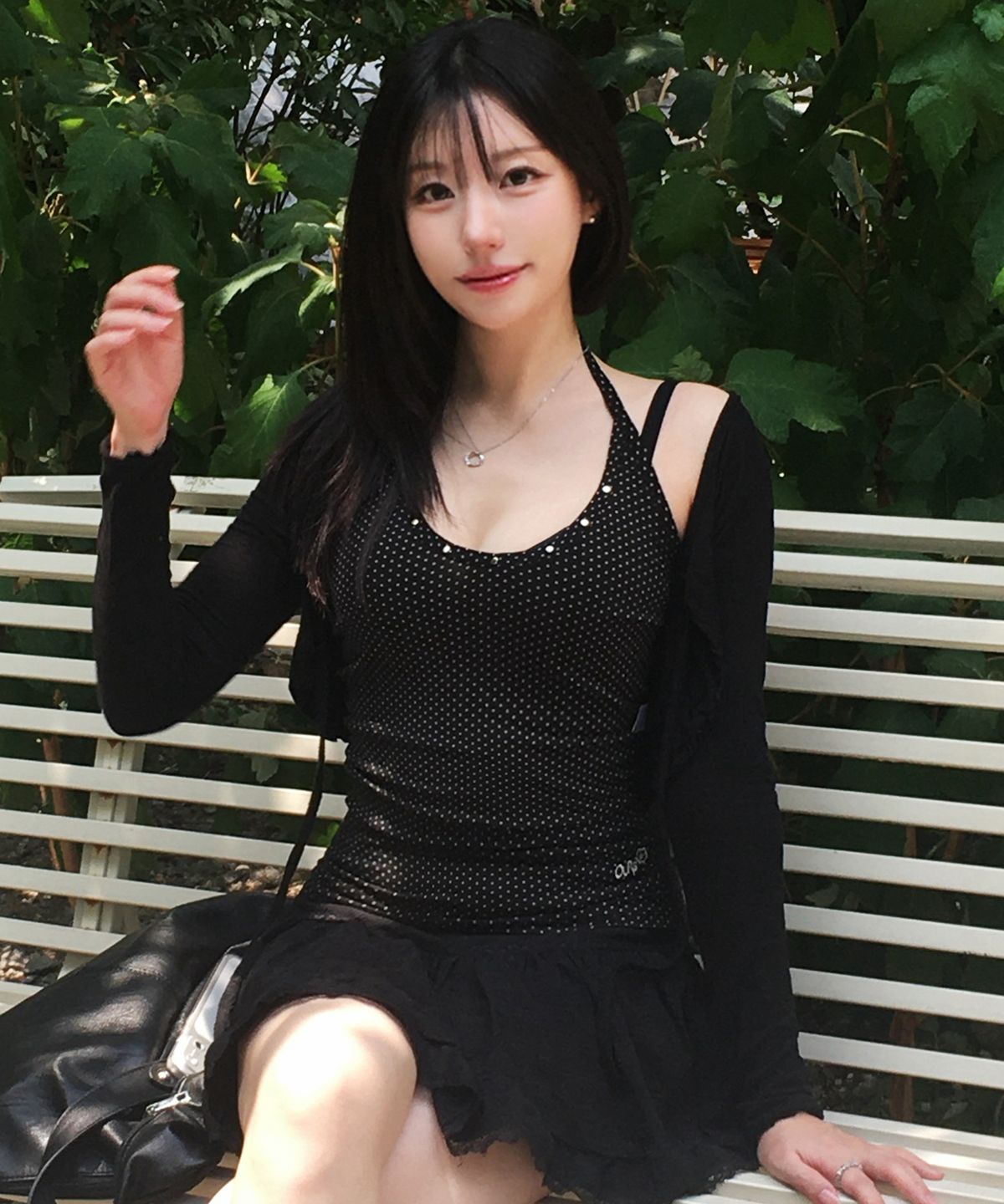 아워세이아워(OURSAYSOUR) 도트 스터드 홀터넥 나시 블랙