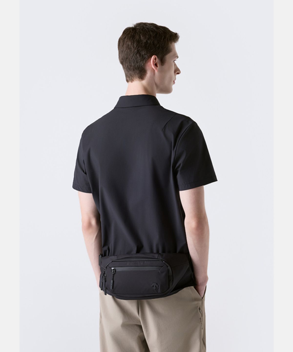데상트(DESCENTE) 트래블 스몰 힙색 블랙 SR323DBG7Z