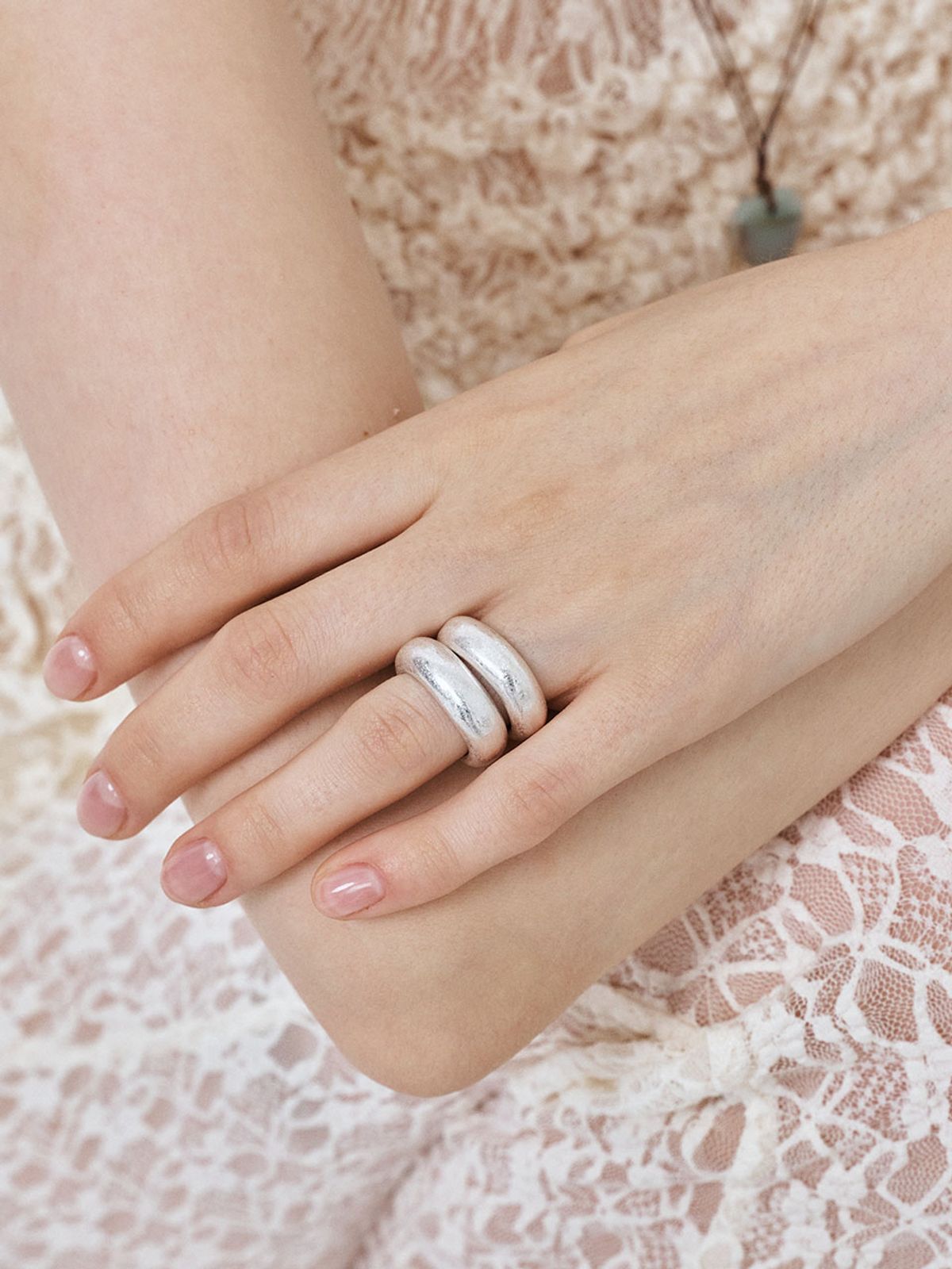 헤이(HEI) bold vintage band ring