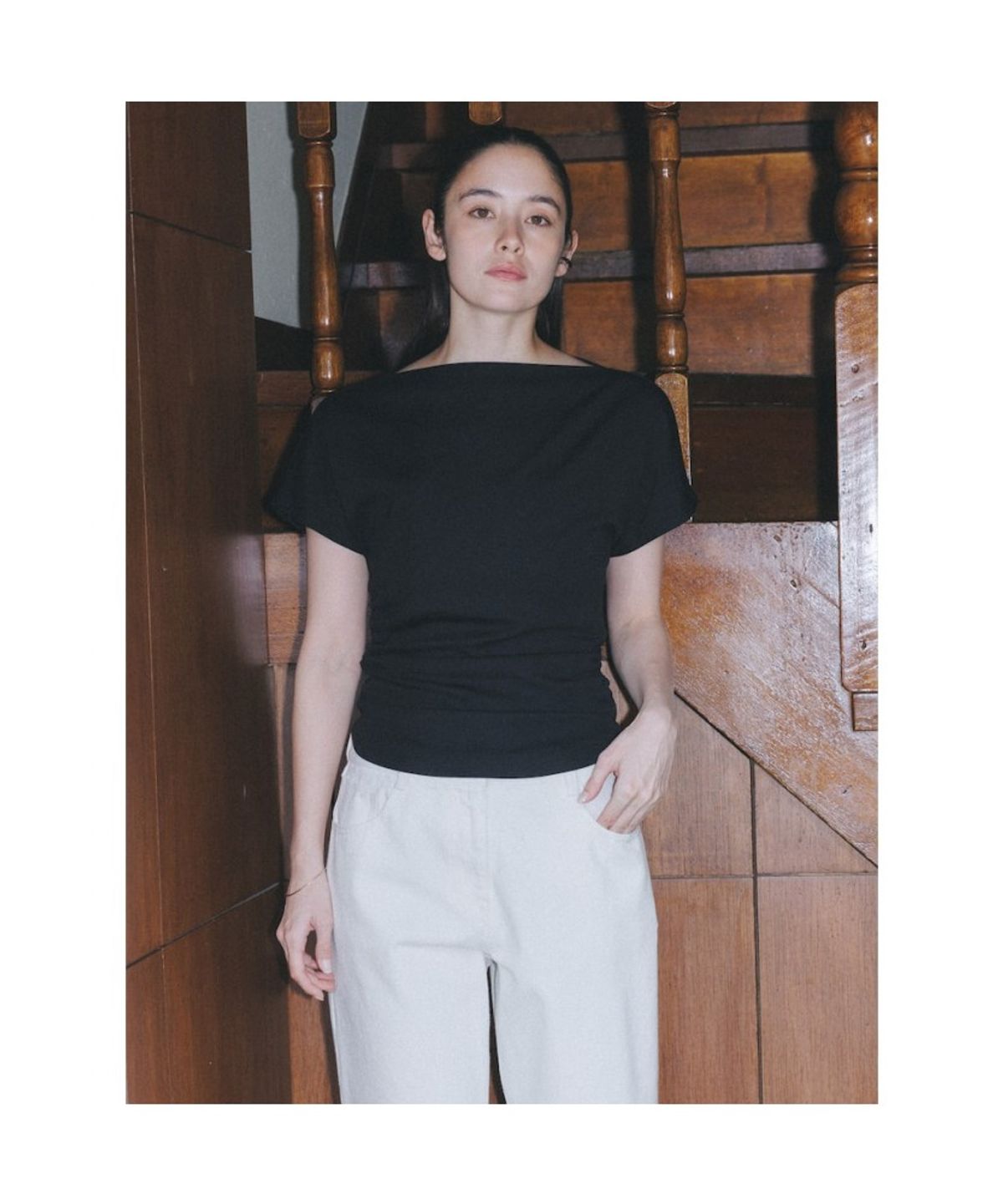 디애퍼처(THE APERTURE) Keith Boat Neck Top  Black (TA6742A035)