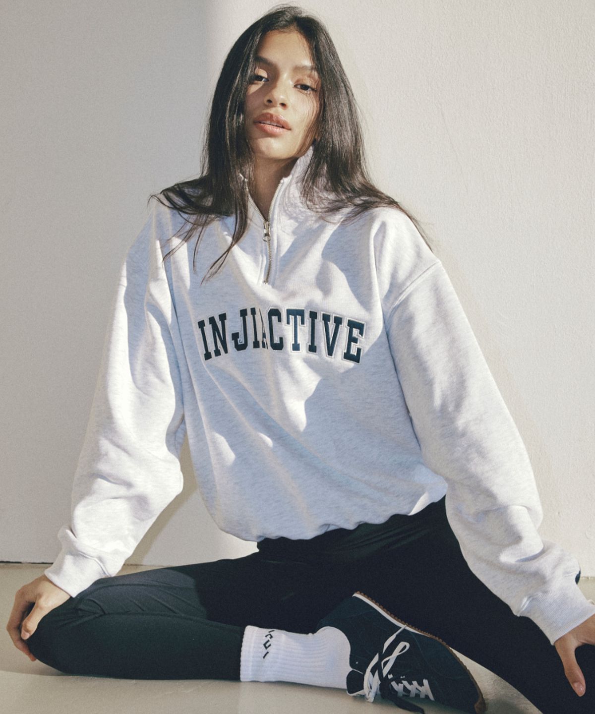 인지액티브(INJIACTIVE) Varsity Oversized Half Zip Sweatshirt 라이트그레이