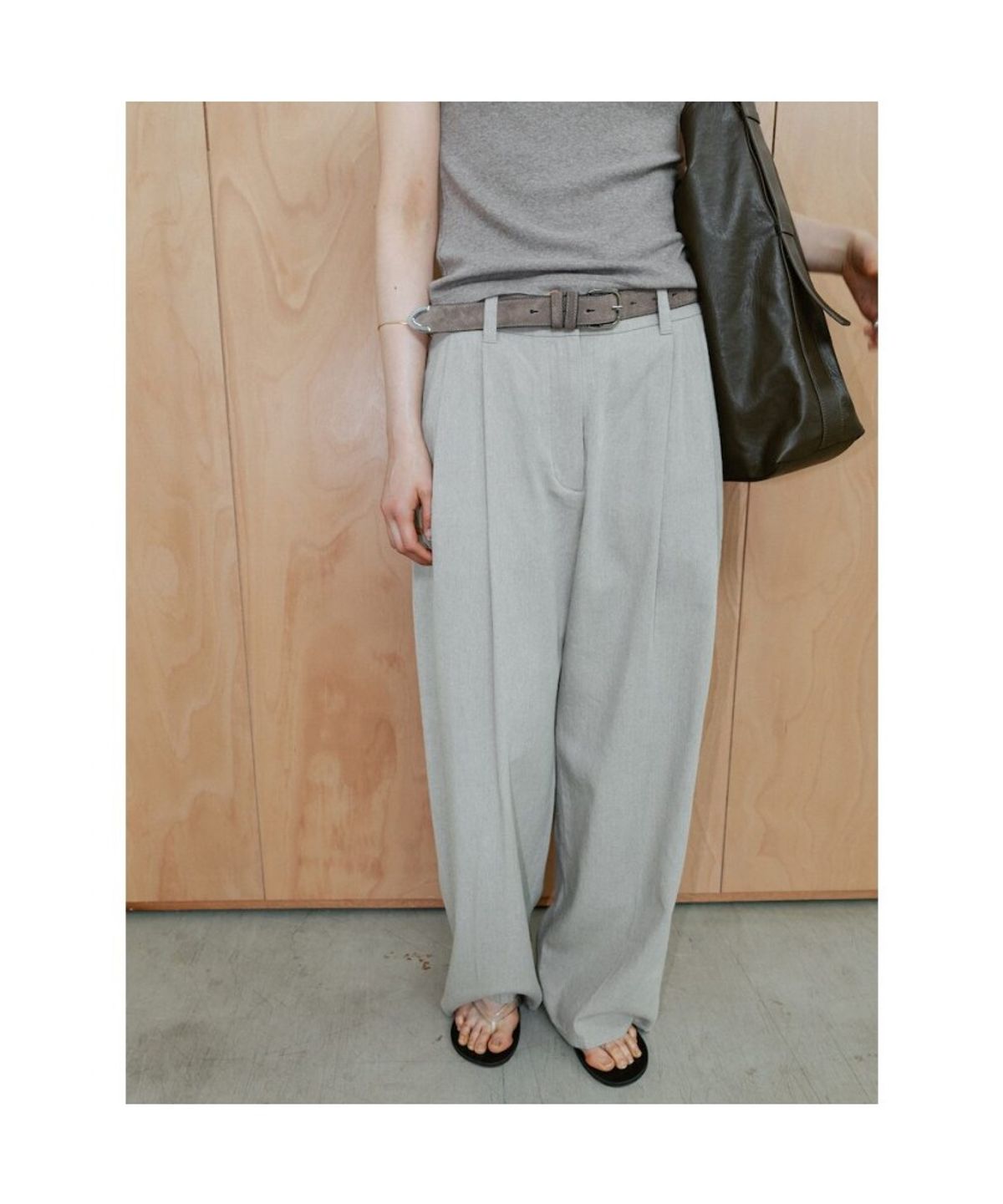 디애퍼처(THE APERTURE) Linen Over Tuck Pants  Ivory (TA6421A090)