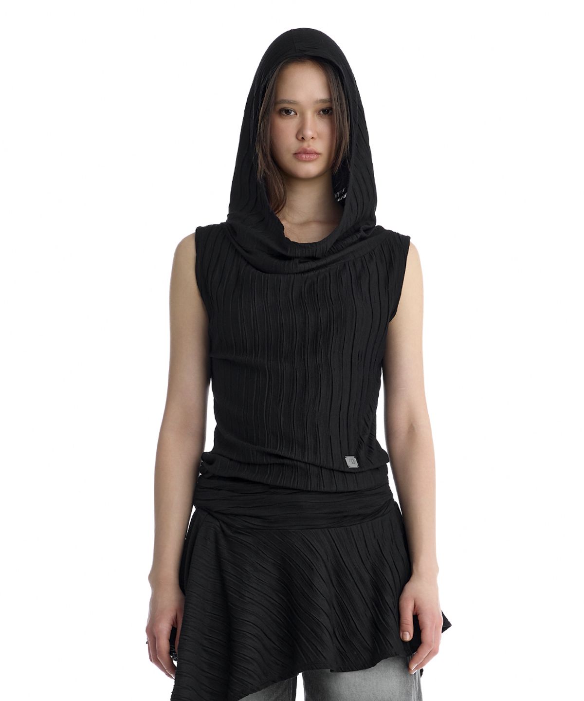 트리밍버드(TREEMINGBIRD) Crinkle Draped Hooded Sleeveless Dress [ Black ]