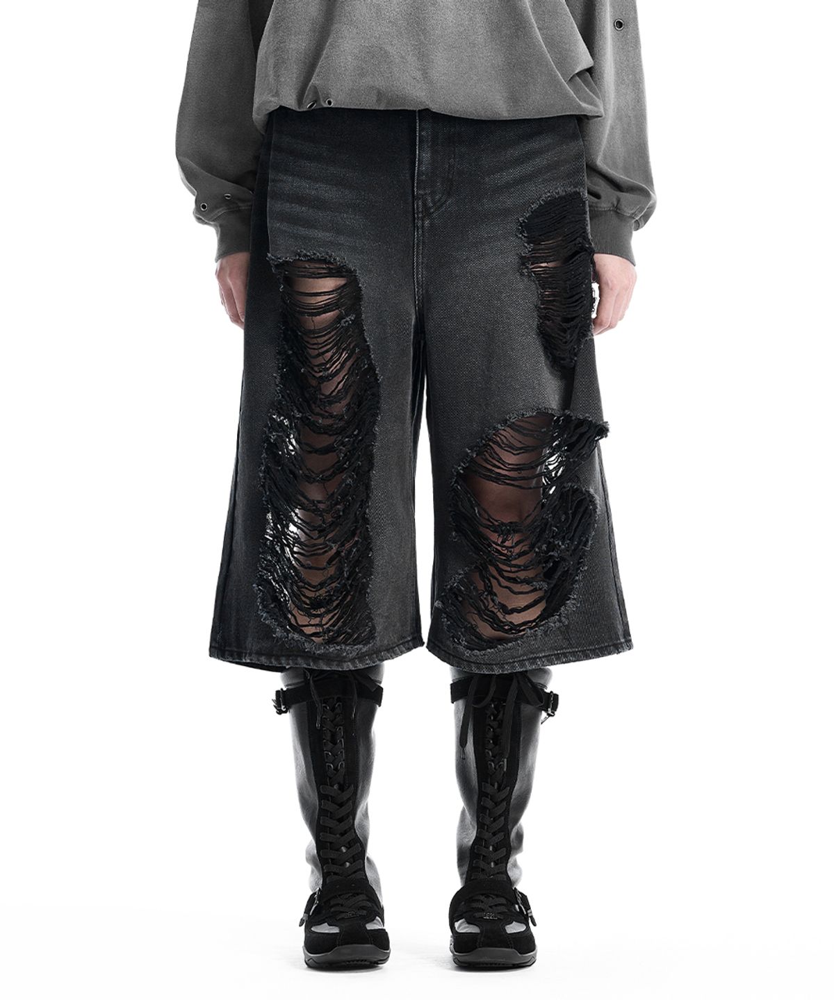 트리밍버드(TREEMINGBIRD) Scratch Damage Denim Shorts [ Black ]