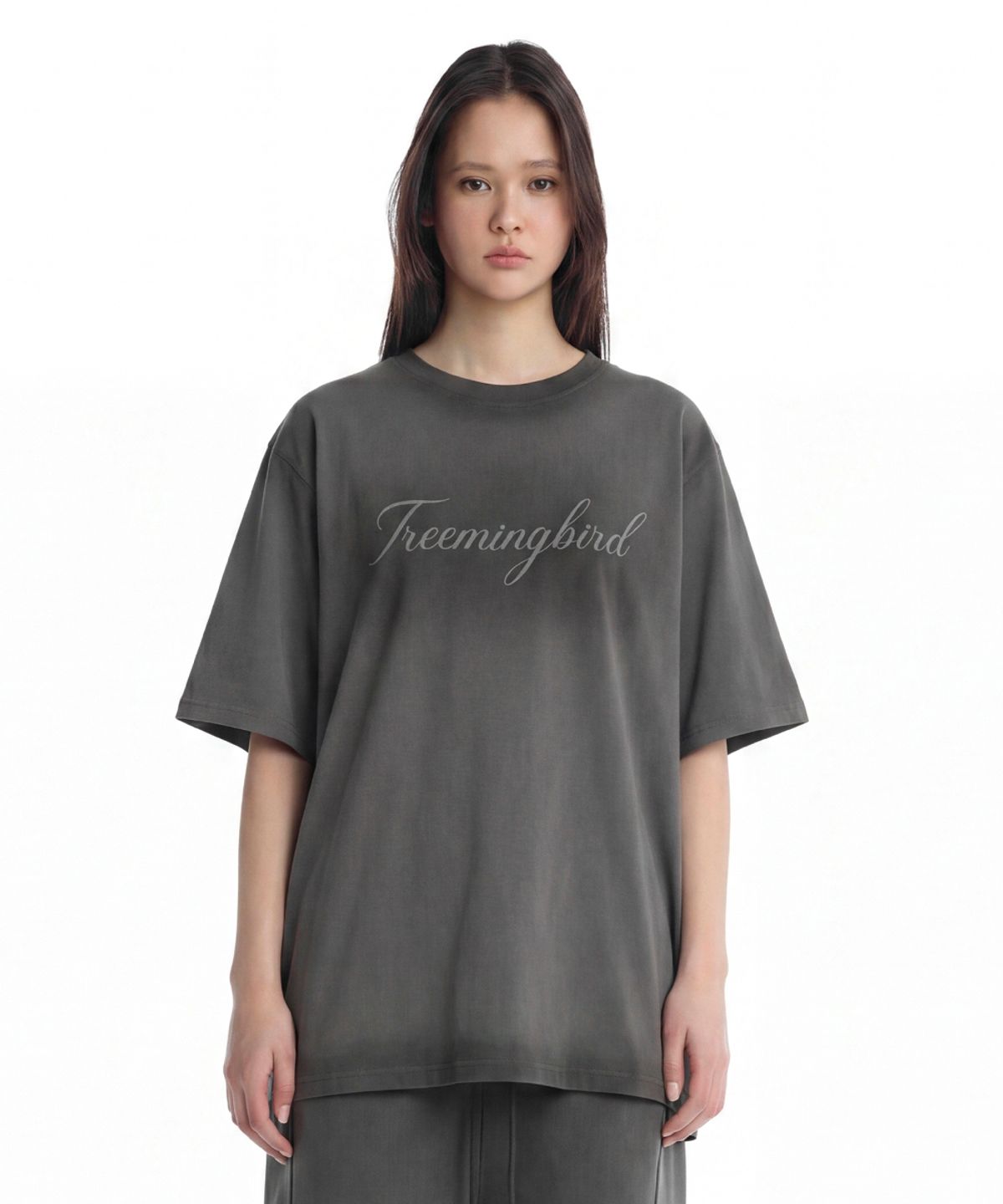 트리밍버드(TREEMINGBIRD) Vintage Brushed Script Logo T-Shirt [ Charcoal ]