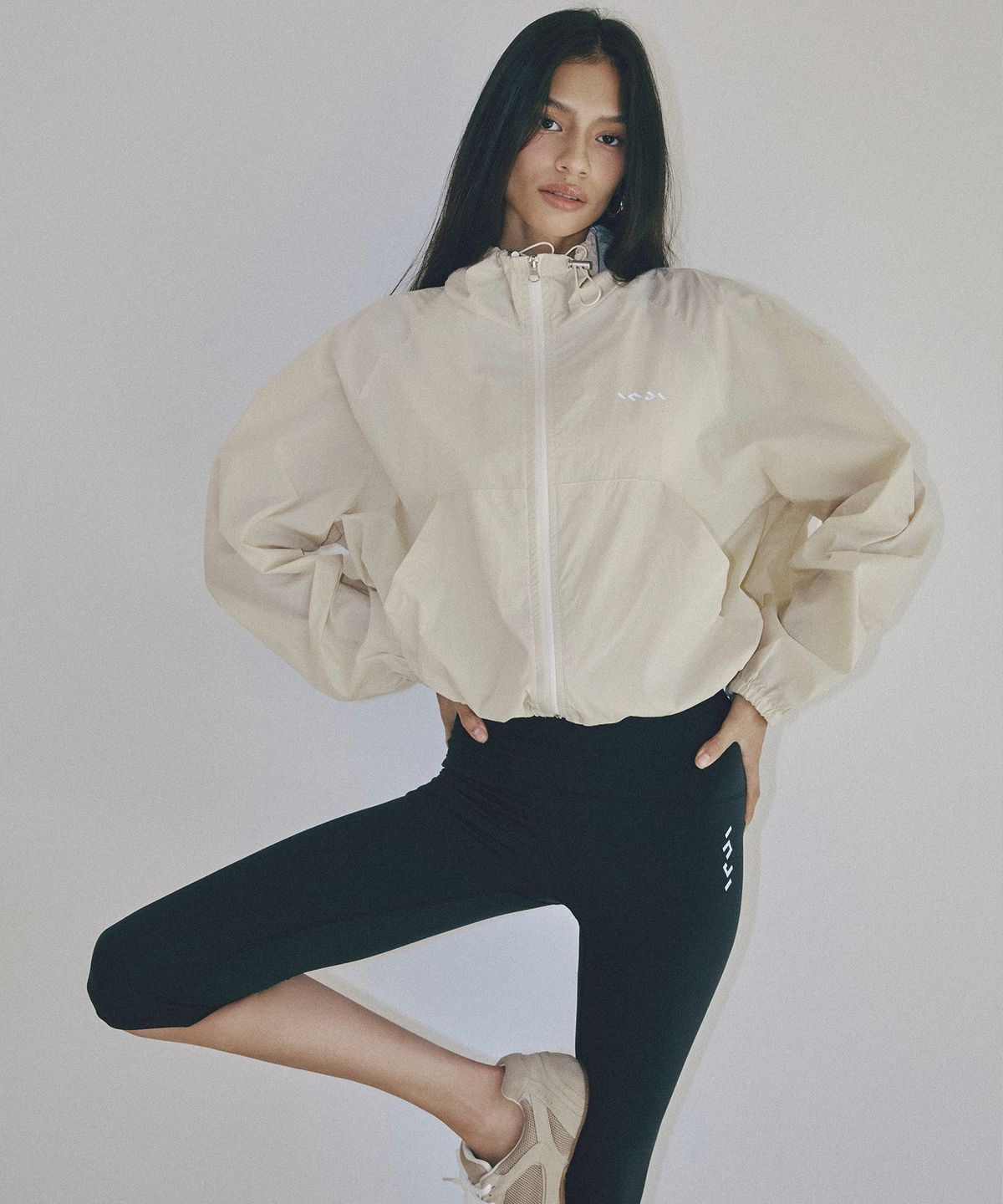 인지액티브(INJIACTIVE) Compact Light Crop Windbreaker 베이지