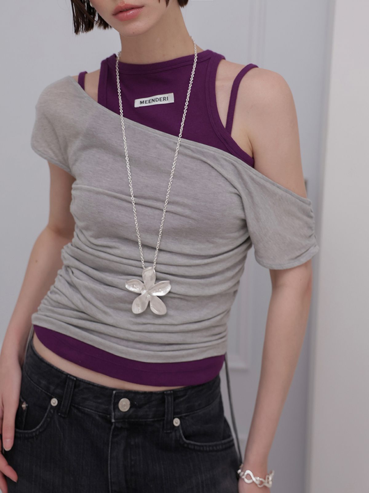 민더리(MEENDERI) SHEER SHIRRING OFF-SHOULDER TOP - GREY