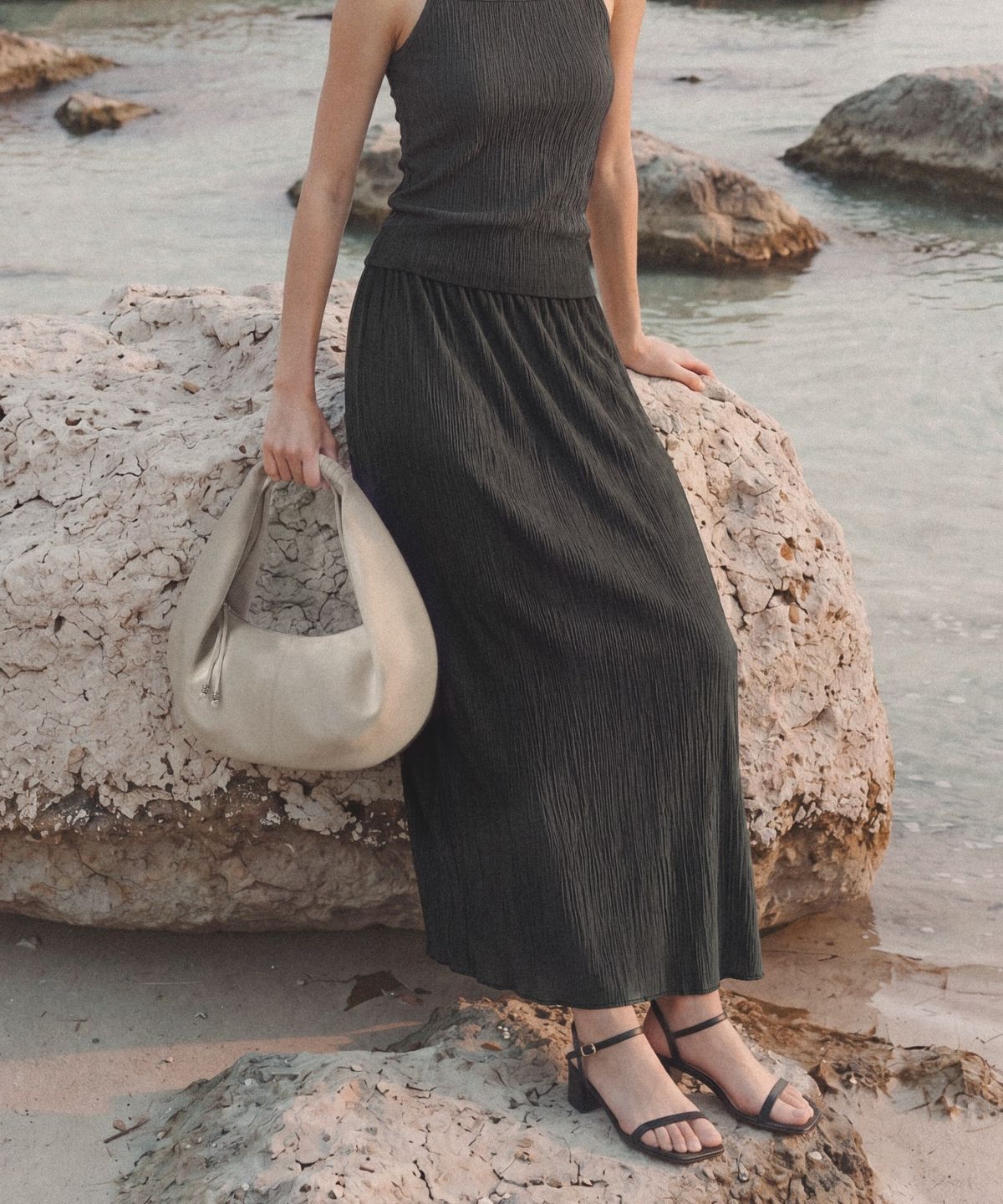폴뉴아(FOLNUA) GRACENE PLEATS LONG SKIRT (BLACK)