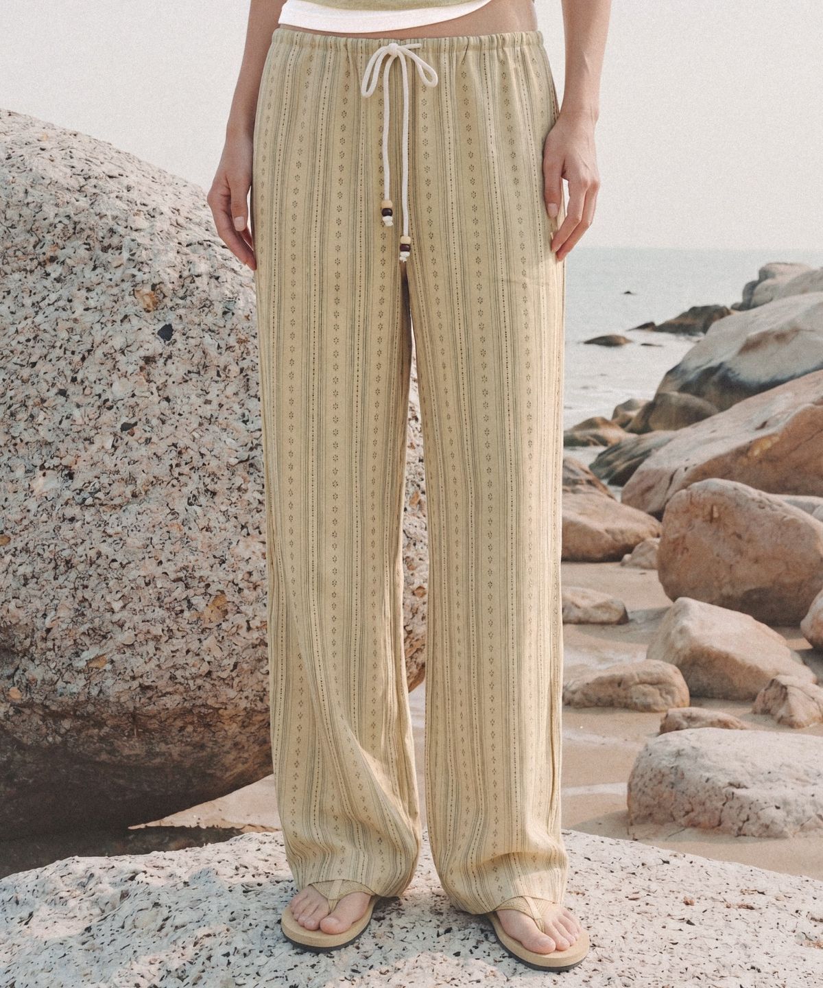 폴뉴아(FOLNUA) TIVANE BILLE BANDING PANTS (BEIGE)