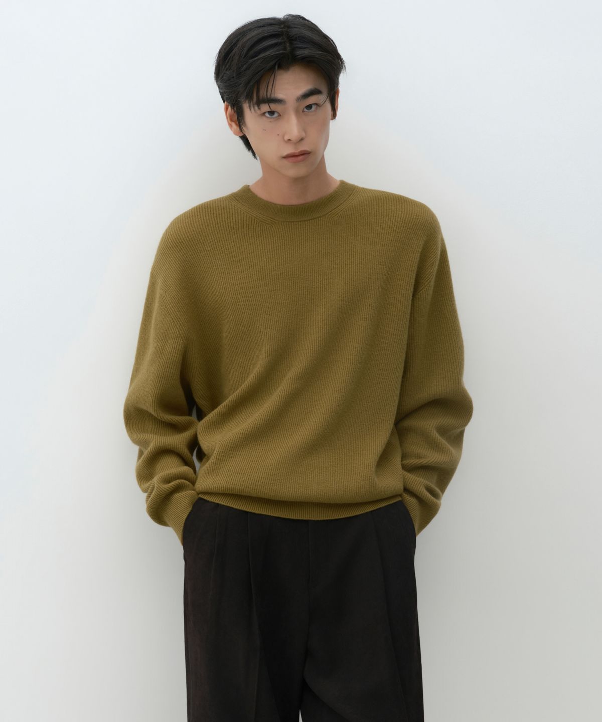 무신사 스탠다드(MUSINSA STANDARD) [빅토리아 울] 미니멀 리브드 크루 넥 니트 [앰버]