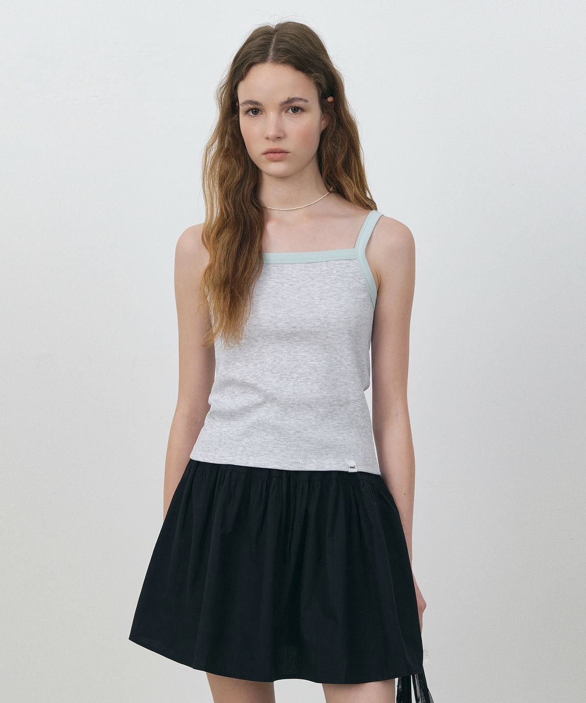 로에일(LOEIL) Fruit embroidery square neck tank top_Light gray