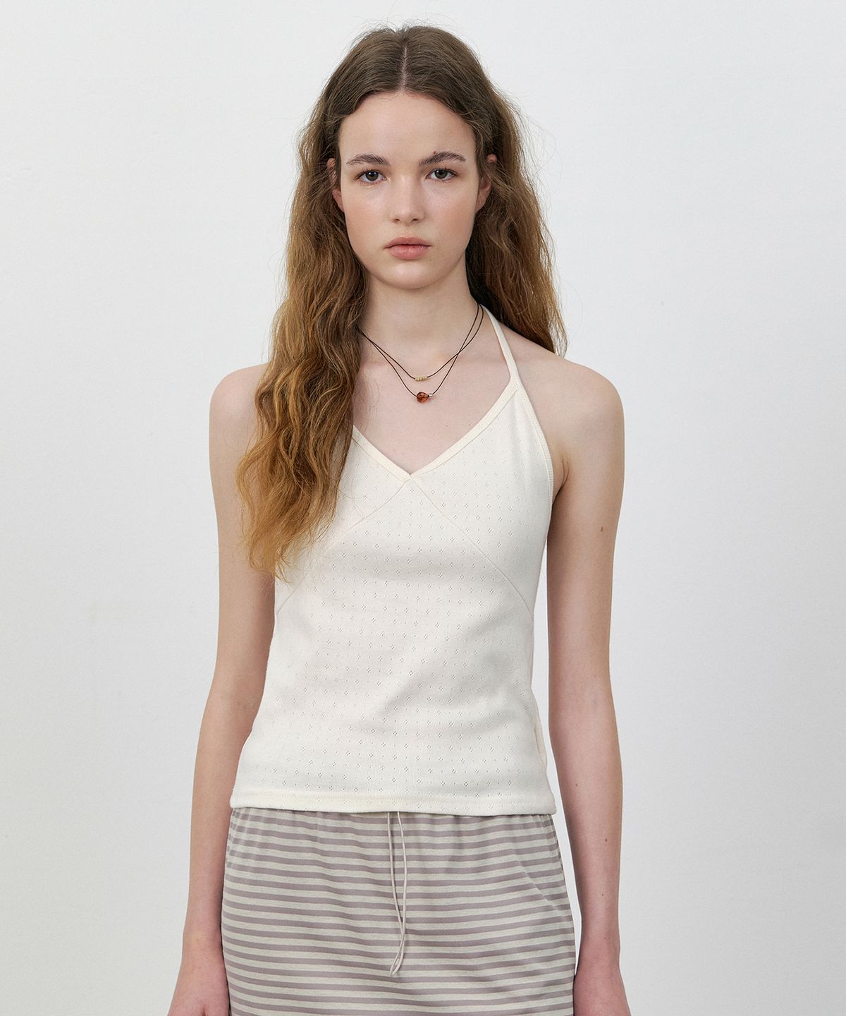 로에일(LOEIL) Backless v-neck punching halter sleeveless_Ivory