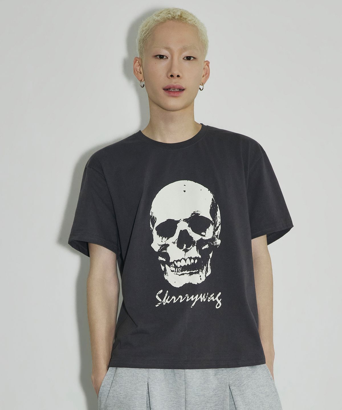 스켈리웩(SCALLYWAG) VTG 스컬 크롭 티셔츠[차콜]