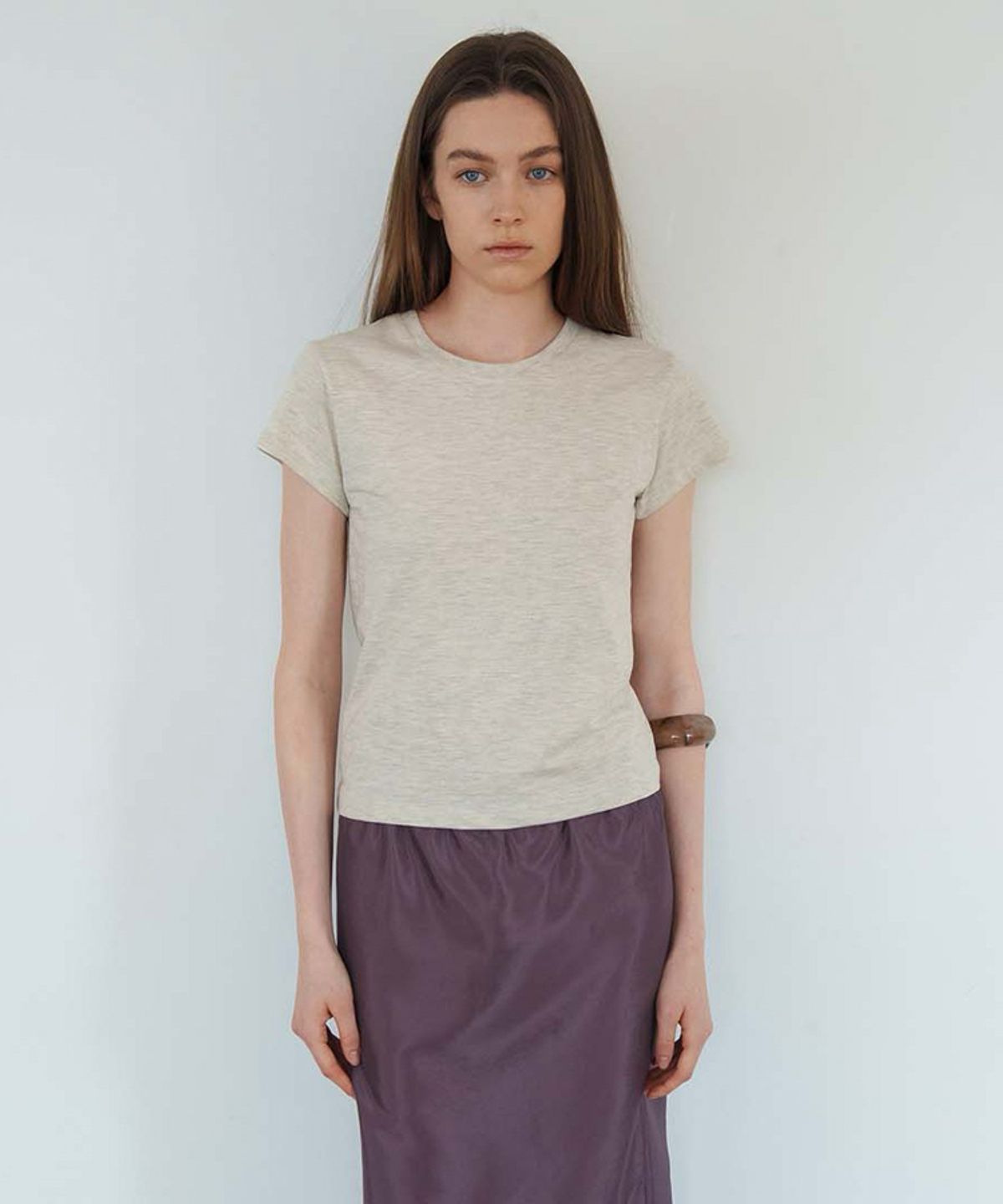 스러움(SEUREOUM) Signature Slim-fit T-shirt_Oatmeal
