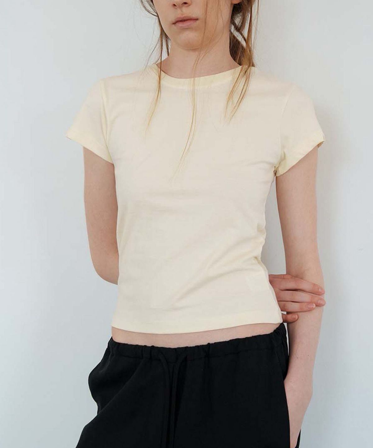 스러움(SEUREOUM) Signature Slim-fit T-shirt_Vanilla