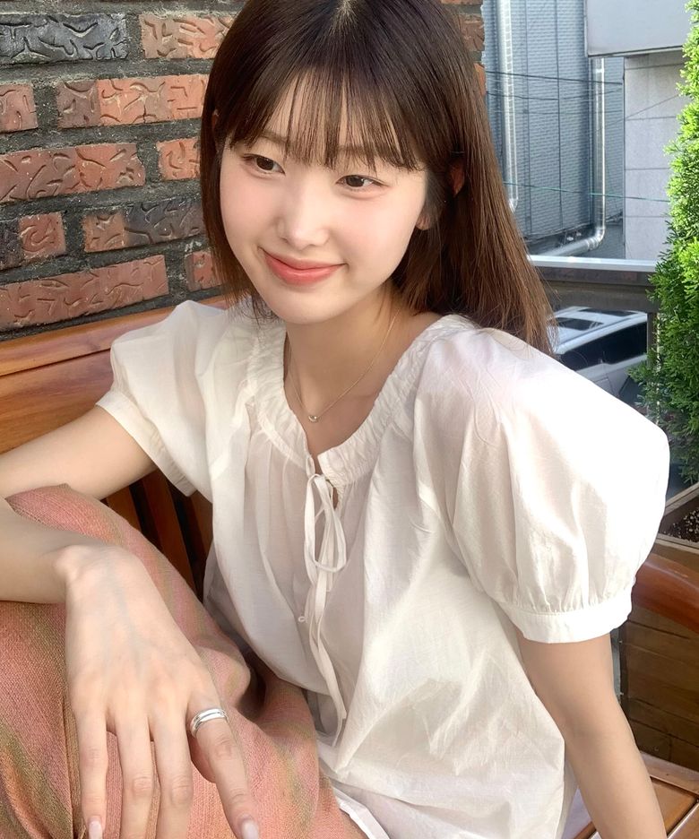 [W]시어 셔링 화이트 반팔 블라우스