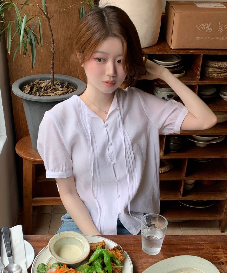 [W]핀턱 타이 화이트 반팔 블라우스
