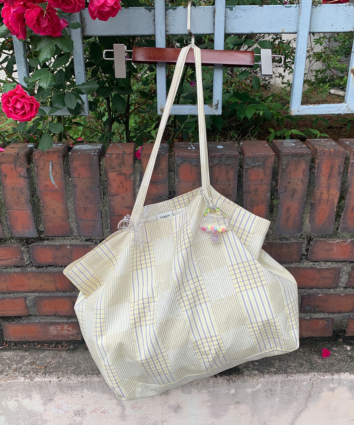 론론(RONRON) PATTERN LOGO SHOPPER YELLOW CHECK
