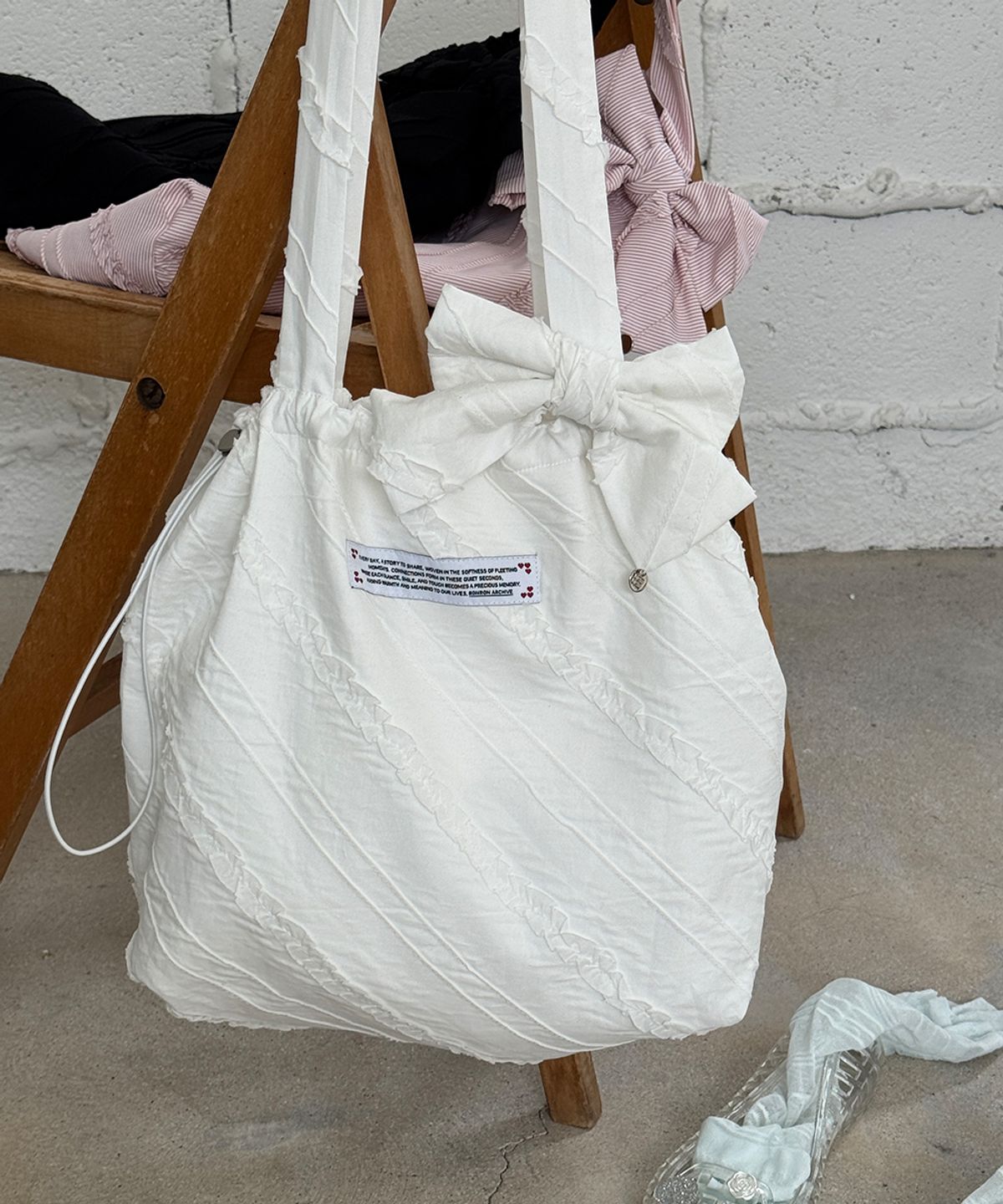 론론(RONRON) RIBBON HAIR PIN SET FRILL ECO BAG WHITE
