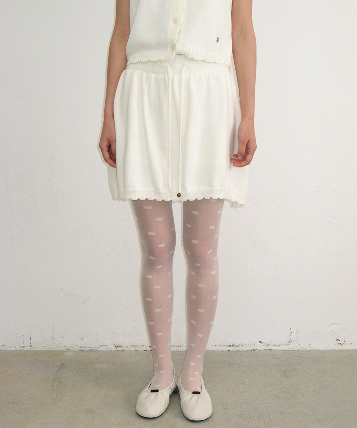 론론(RONRON) SCALLOP TRIM KNIT MINI SKIRT IVORY