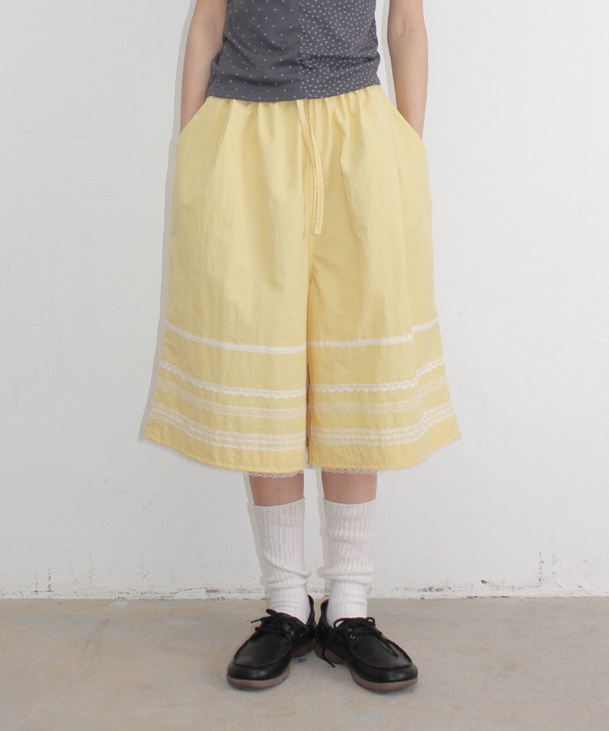 론론(RONRON) LACE TRIM NYLON BERMUDA PANTS YELLOW