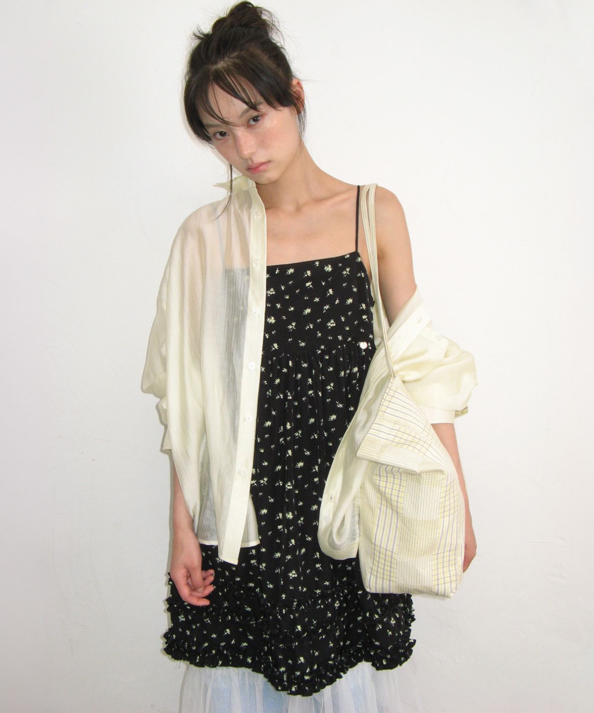 론론(RONRON) FLORAL FRILL A LINE SLEEVELESS DRESS BLACK