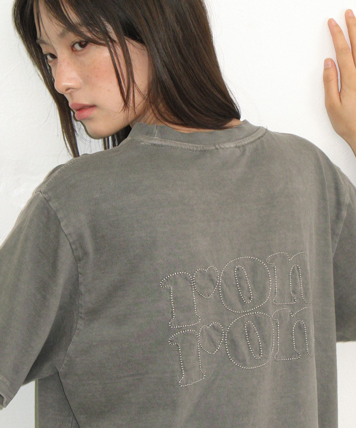 론론(RONRON) PIGMENT MINI LABEL BASIC FIT T SHIRT GREY