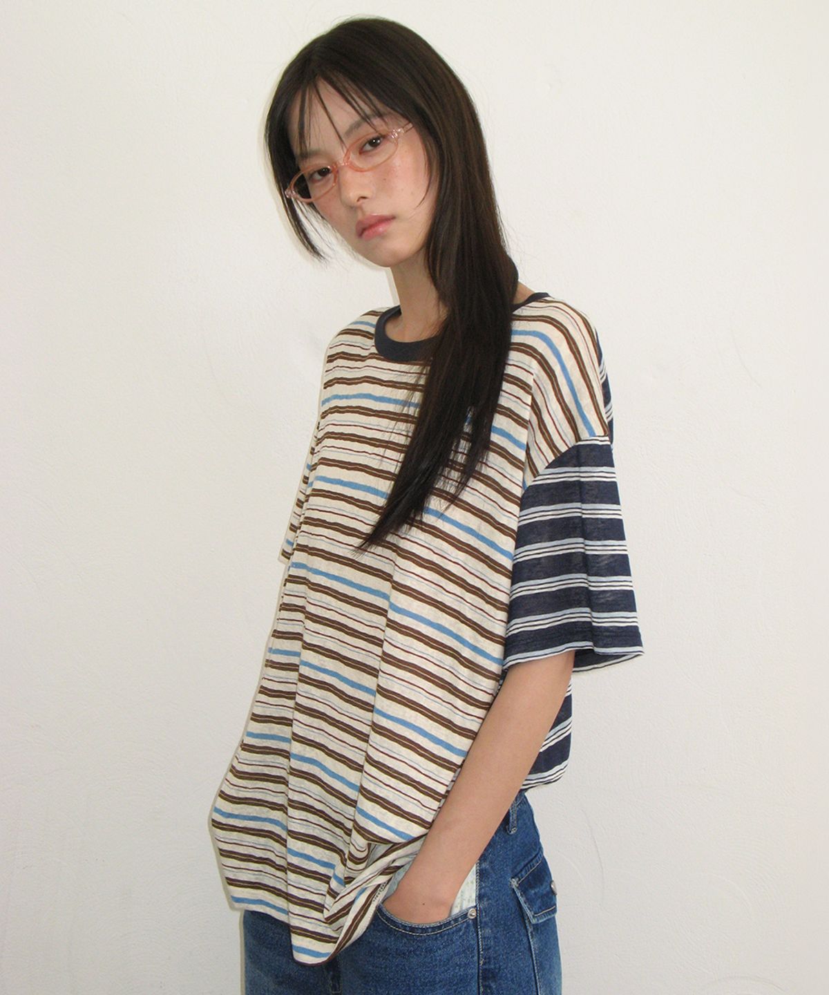 론론(RONRON) MIX STRIPE CONTRAST OVER FIT T SHIRT CHARCOAL BROWN