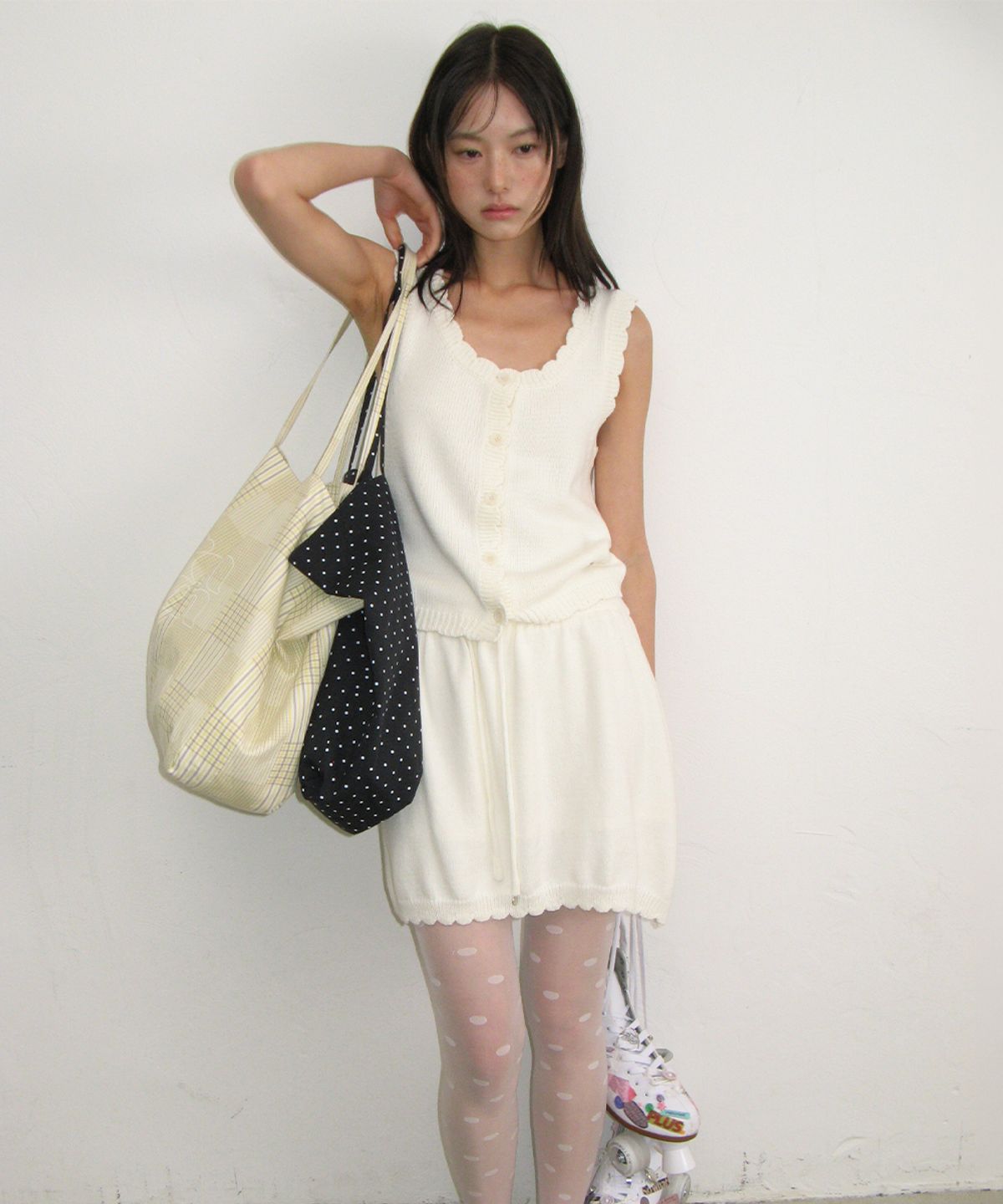론론(RONRON) SCALLOP TRIM KNIT SLEEVELESS CARDIGAN IVORY