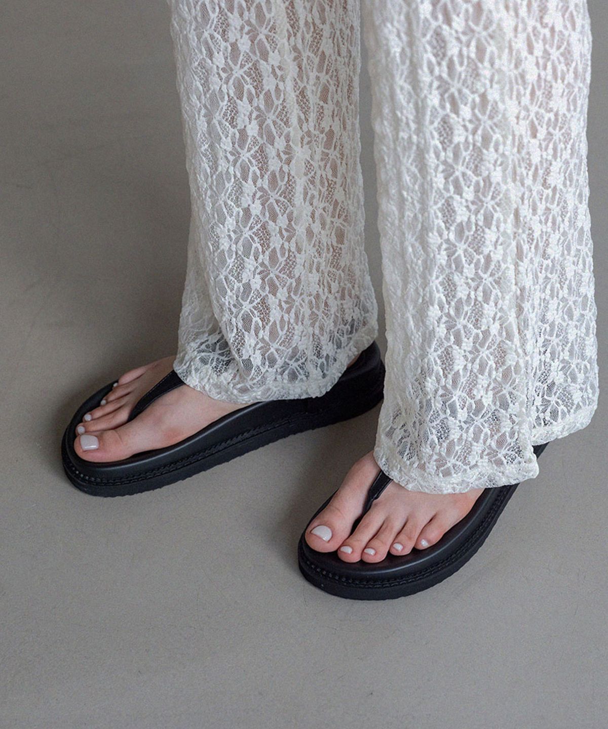 에펠클래식(EIFFELCLASSIC) RAEL Flip-Flop Sandals_ black, white 라엘 플립플랍 샌들 4cm