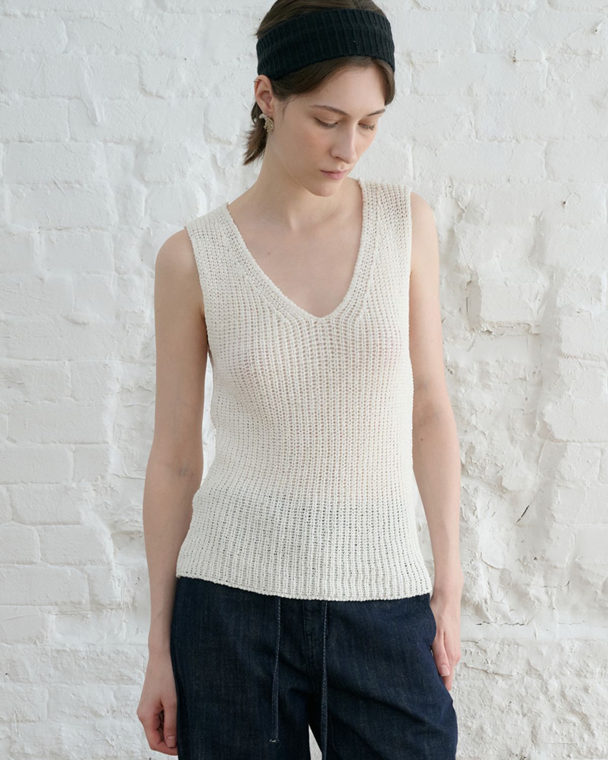 블루브릭(BLUEBRICK) Tape sleeveless knit (ivory)