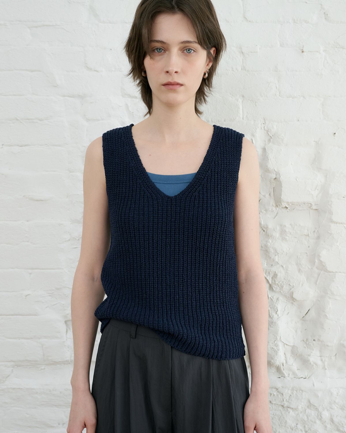 블루브릭(BLUEBRICK) Tape sleeveless knit (navy)