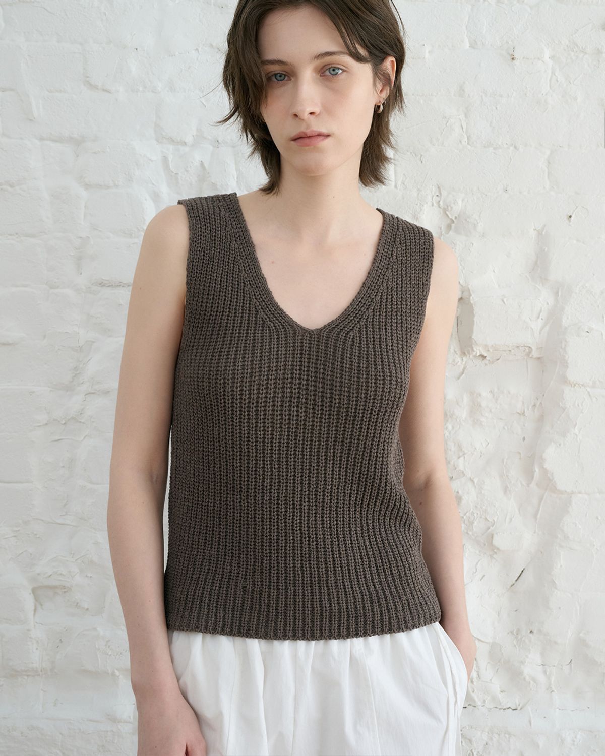 블루브릭(BLUEBRICK) Tape sleeveless knit (brown)