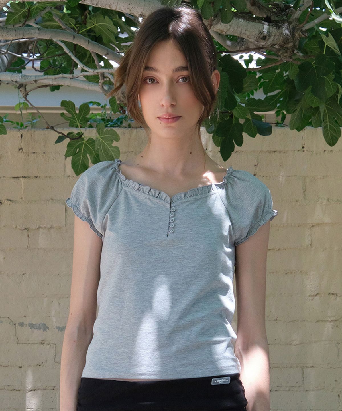 썸웨어버터(SOMEWHEREBUTTER) Roha Fril Top - Grey