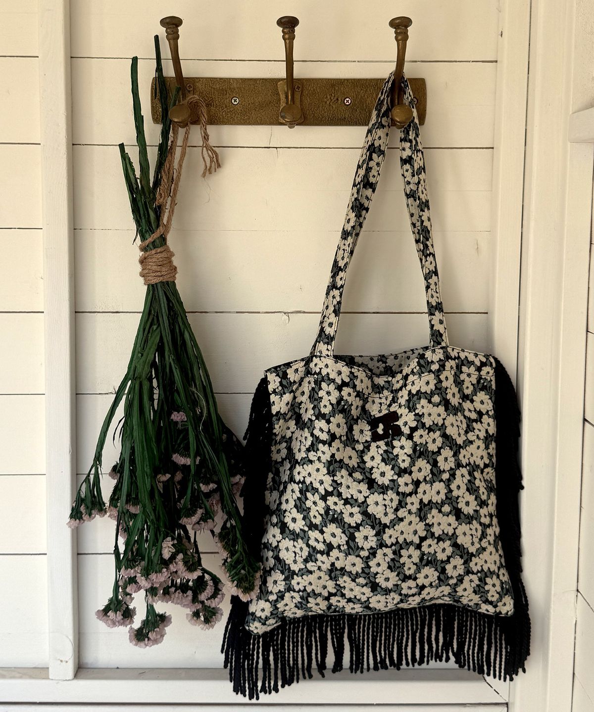 센토르(CENTAUR.KR) MINI DAISY TASSEL BAG_BLACK
