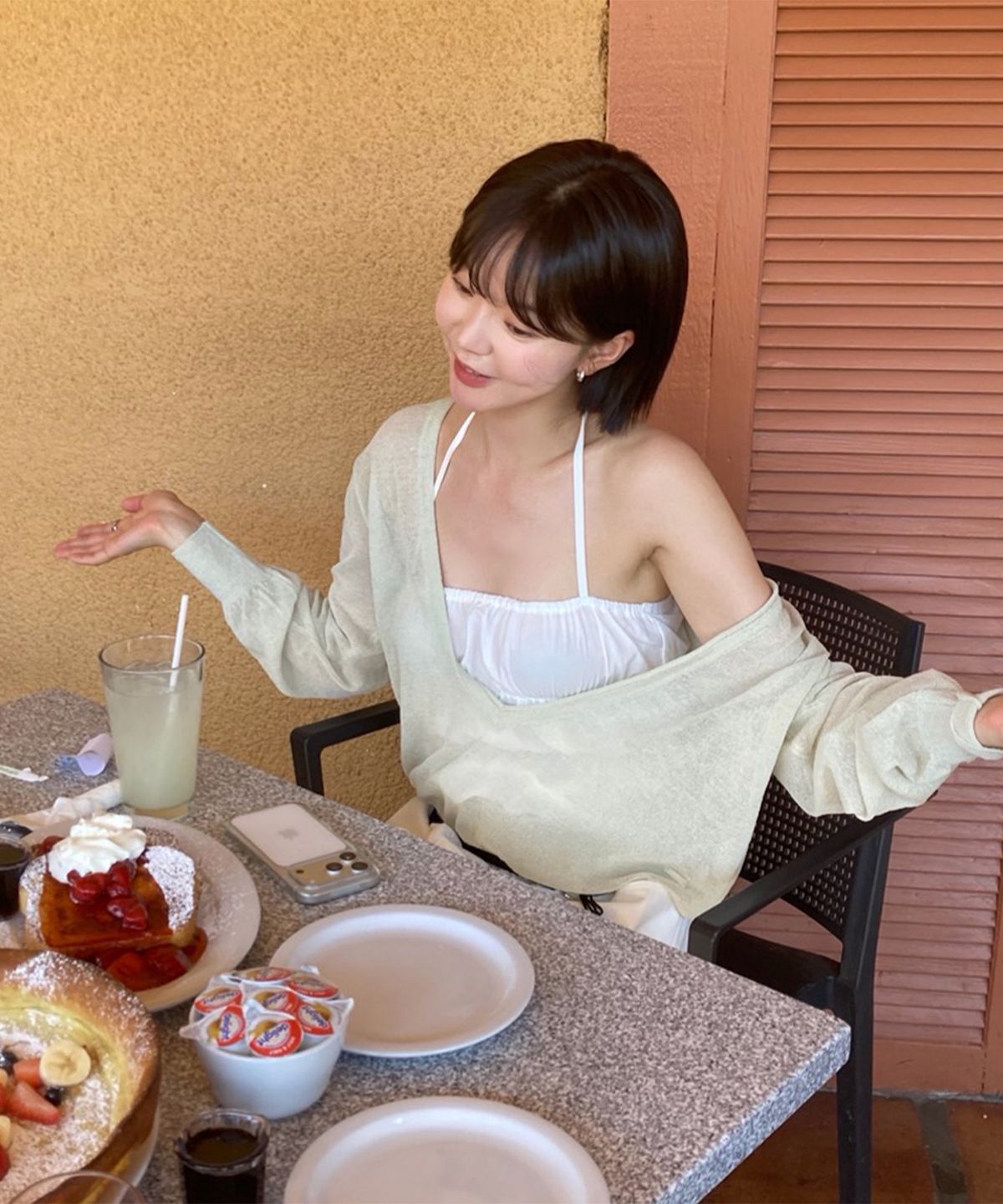 썸웨어버터(SOMEWHEREBUTTER) Light Deep V-Neck Knit - Mint
