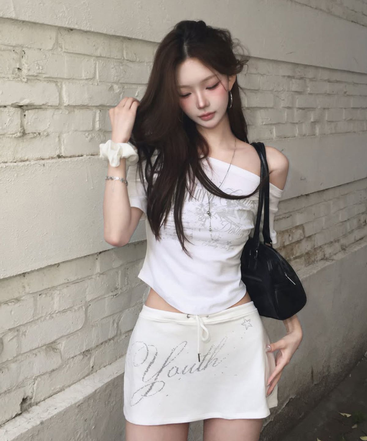 바운더리(BOUNDARY) GLAM OFF SHOULDER PRINTED TEE-SHIRTS IV_B261MSM116