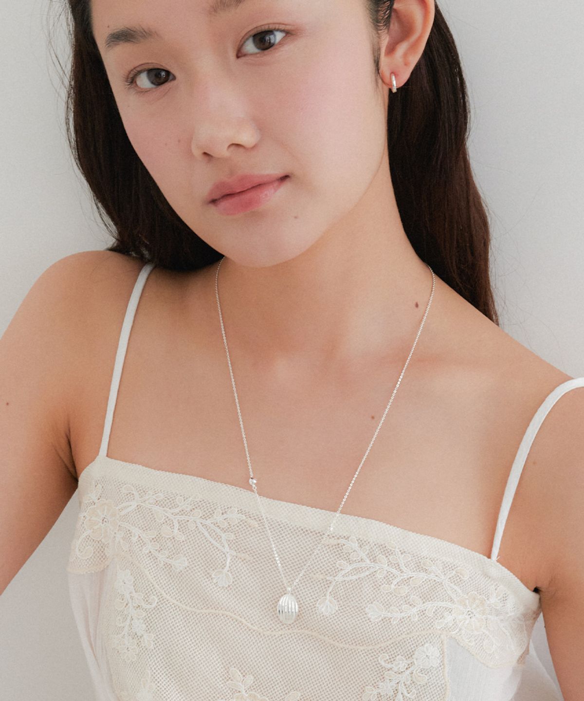 오블라(OVLA) OVAL SHELL NECKLACE 2COLOR JN056