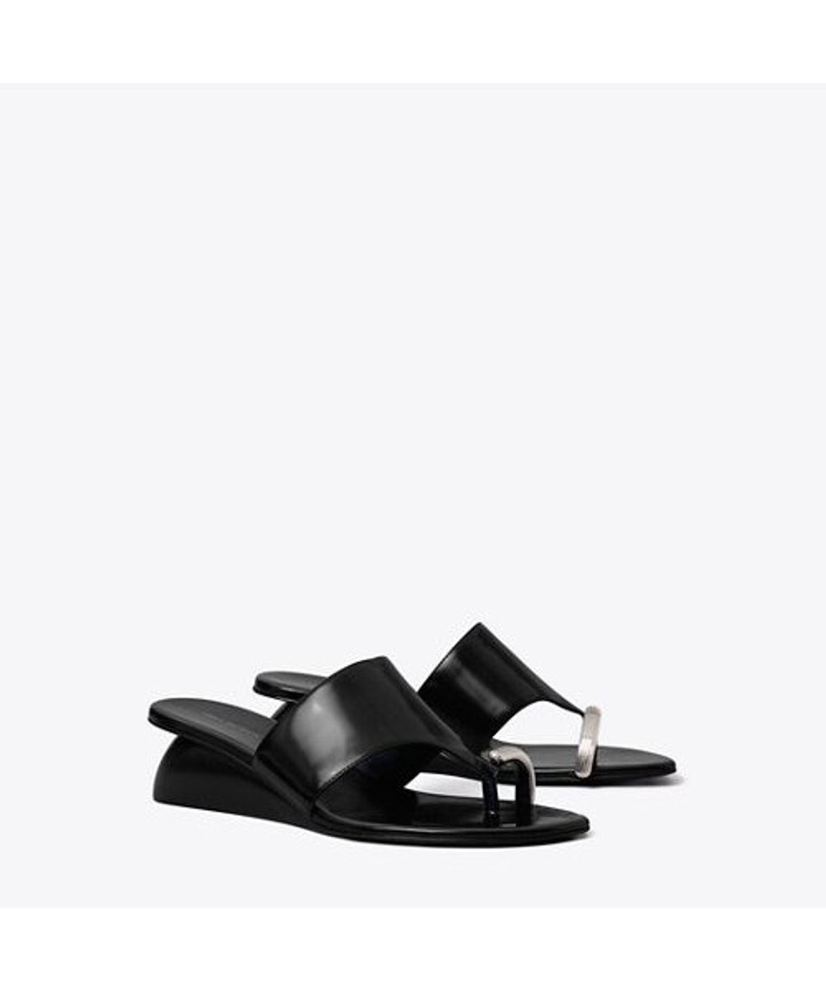 토리버치(TORYBURCH) 피어스드 웻지 45Mm - 퍼펙트 블랙