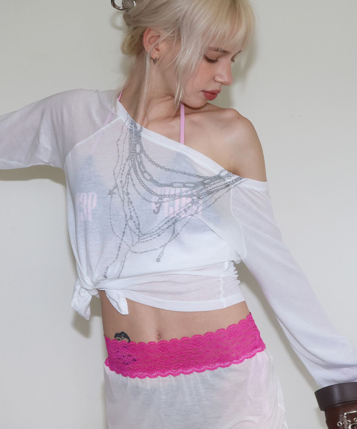 크랭크(CRANK) 쉬어 네크리스 오프숄더 탑_화이트