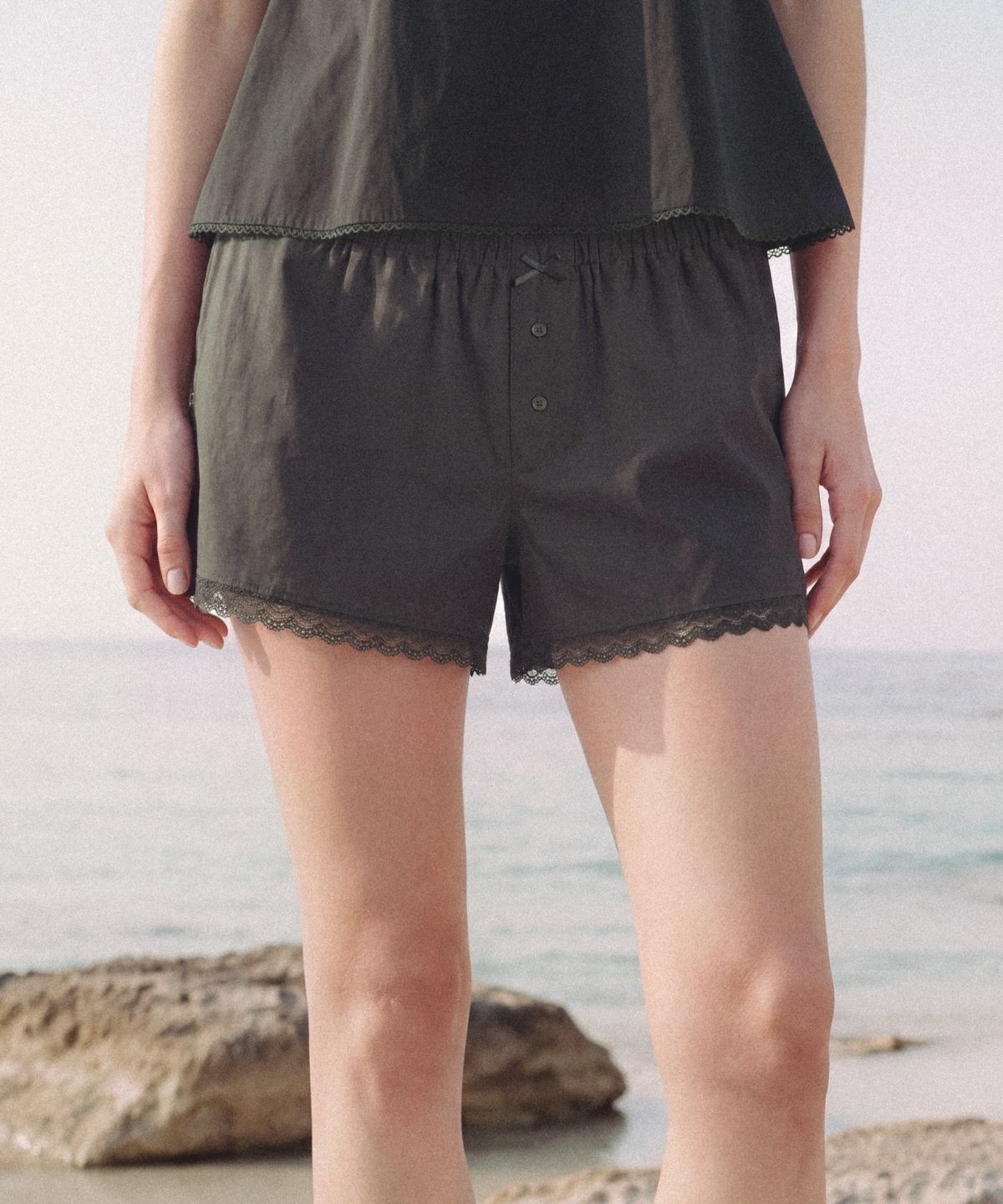 폴뉴아(FOLNUA) MERLINE SHORT PANTS (BLACK)